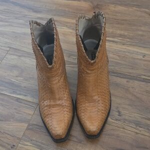 Alice + Olivia Cream Leather Interior